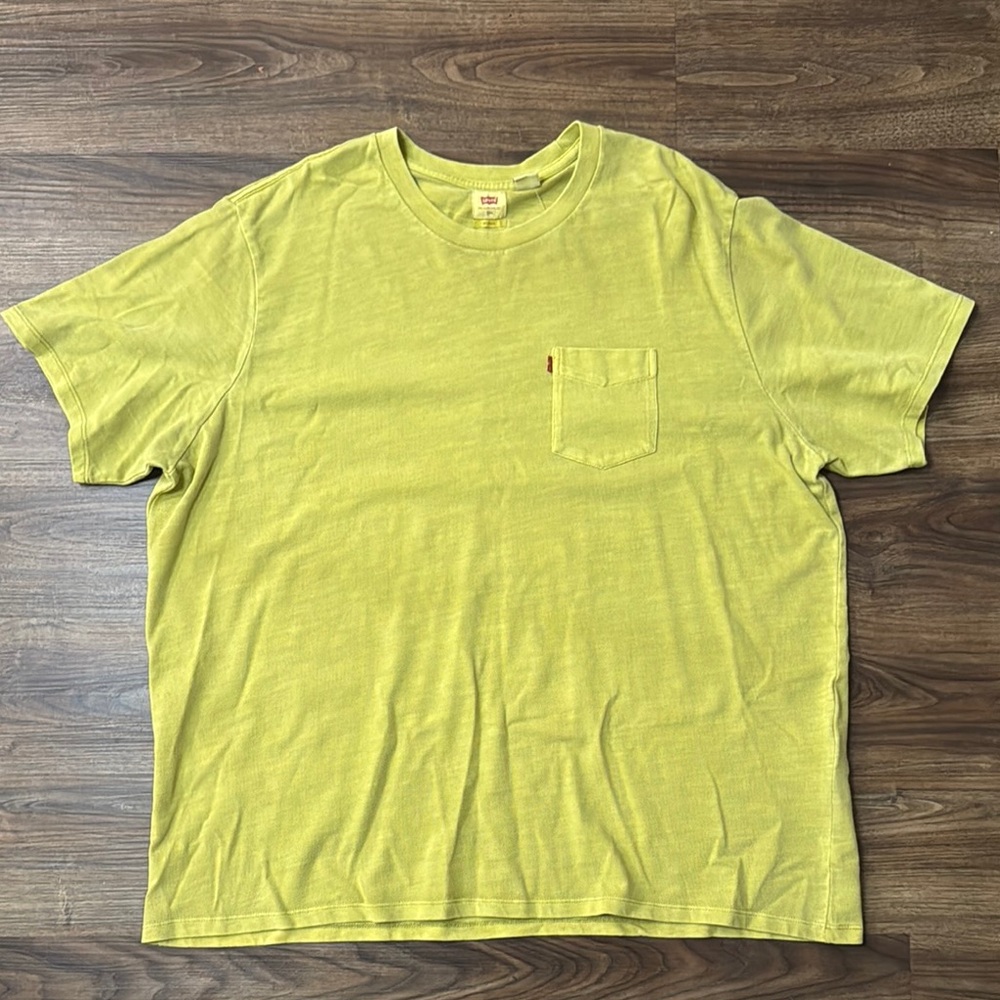 Levi's Men's Green pocket T-shirt
